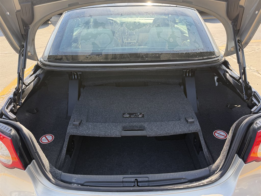 2010 Volkswagen Eos - $7,995