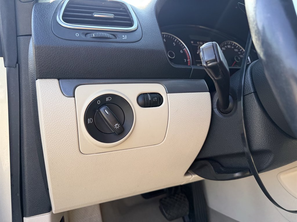 2010 Volkswagen Eos - $7,995