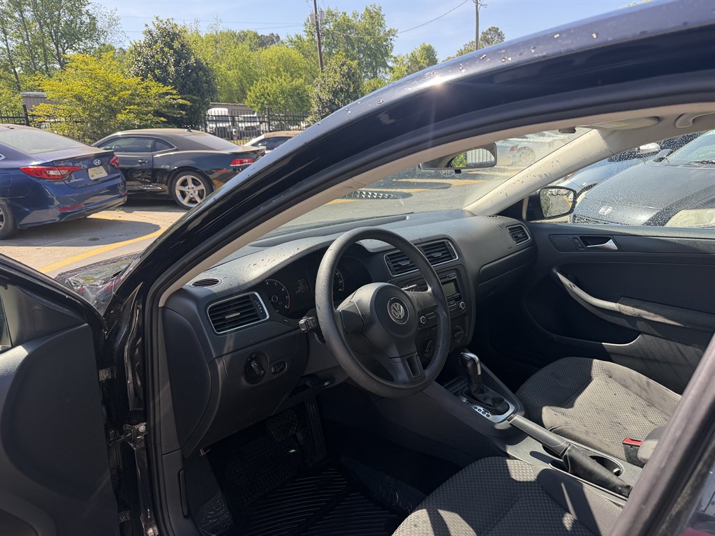 2012 Volkswagen Jetta - $4,995