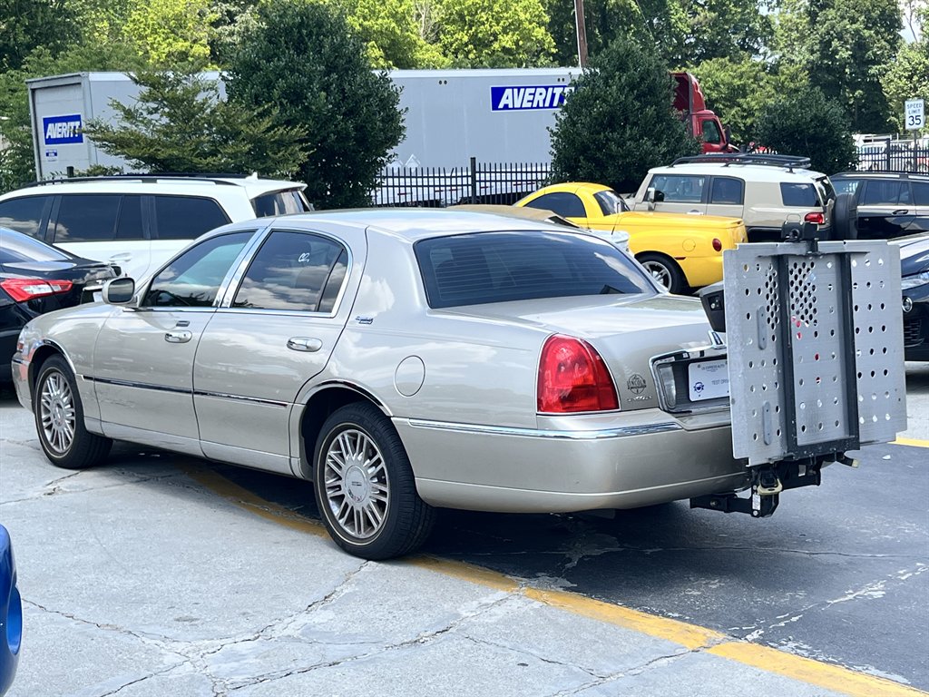 2006 Lincoln Town Car - $6,995
