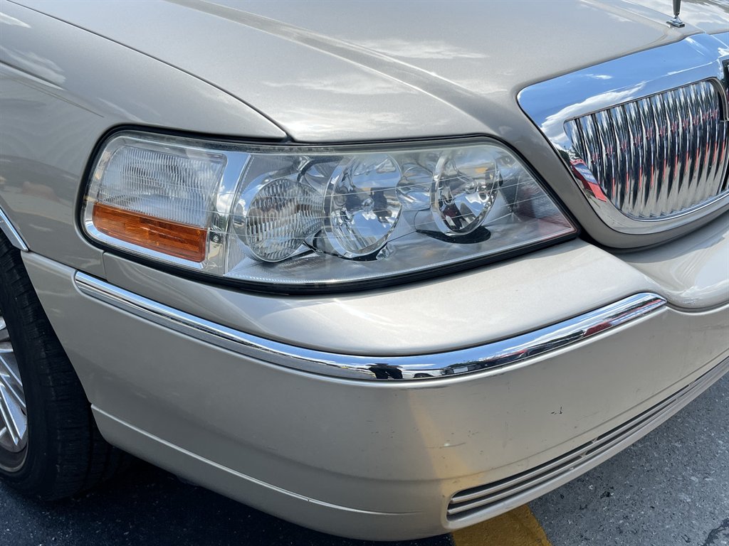 2006 Lincoln Town Car - $6,995