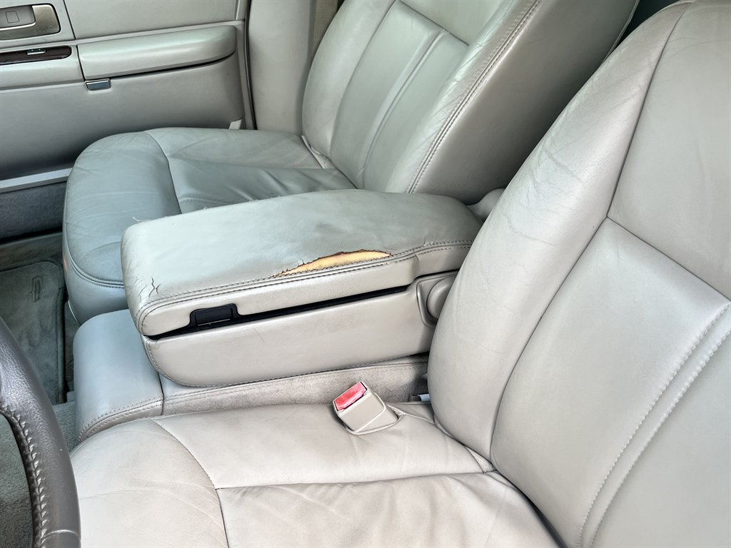 2006 Lincoln Town Car - $6,995