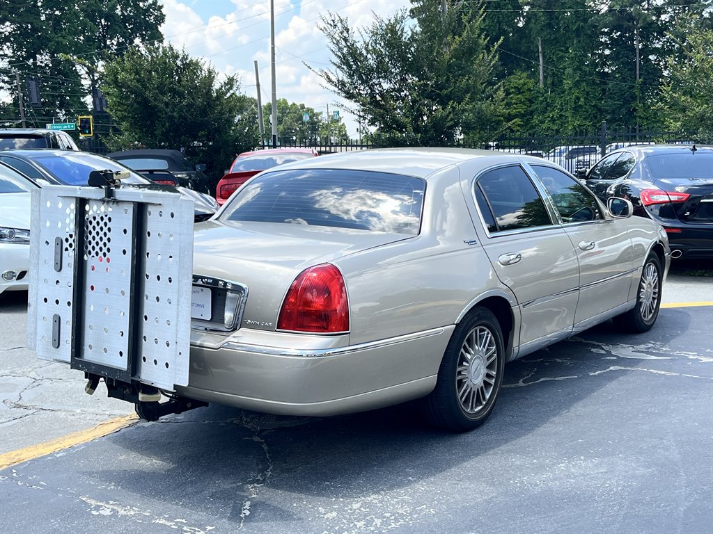 2006 Lincoln Town Car - $6,995