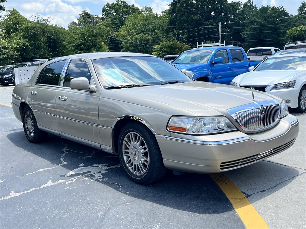 2006 Lincoln Town Car - $6,995
