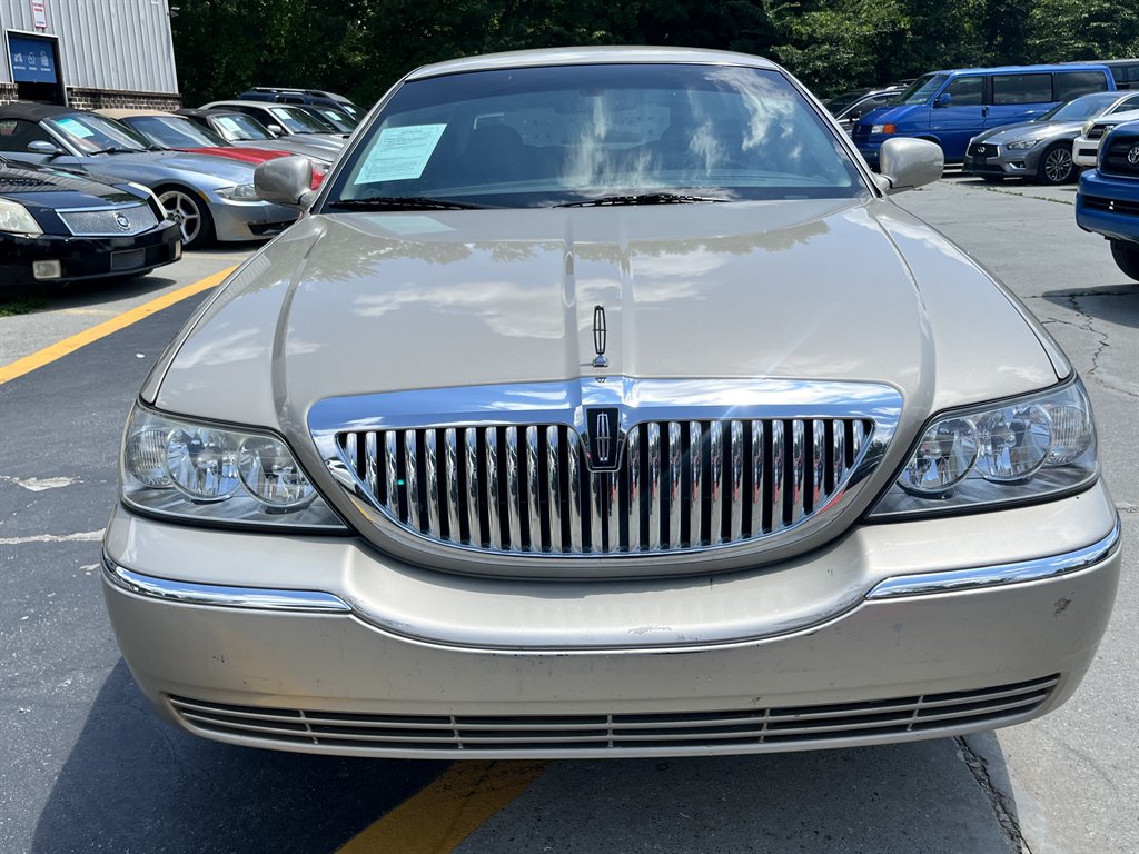 2006 Lincoln Town Car - $6,995