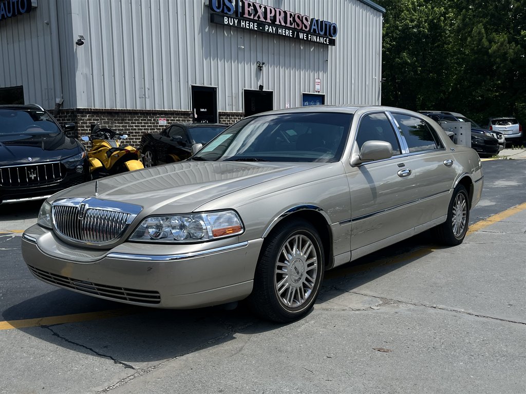 Brown (Tan) 2006 Lincoln Town Car Signature Limited Sedan Rear-Wheel Drive Automatic