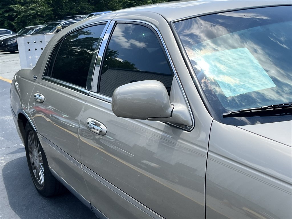 2006 Lincoln Town Car - $6,995