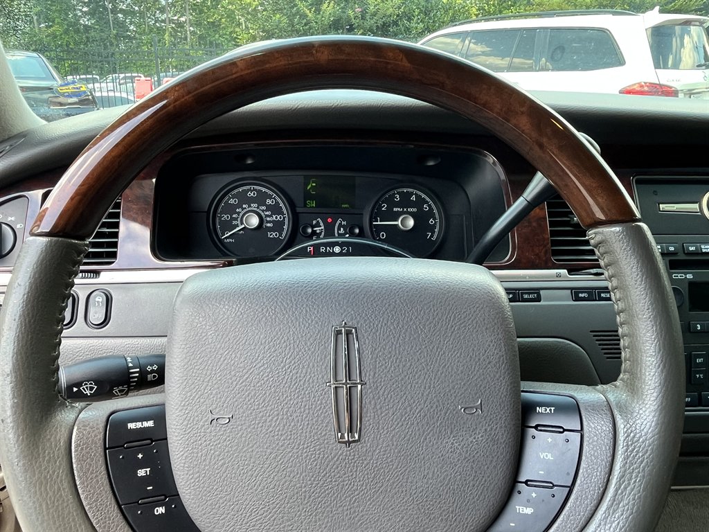 2006 Lincoln Town Car - $6,995