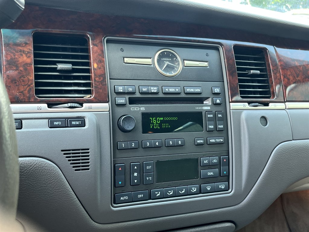 2006 Lincoln Town Car - $6,995