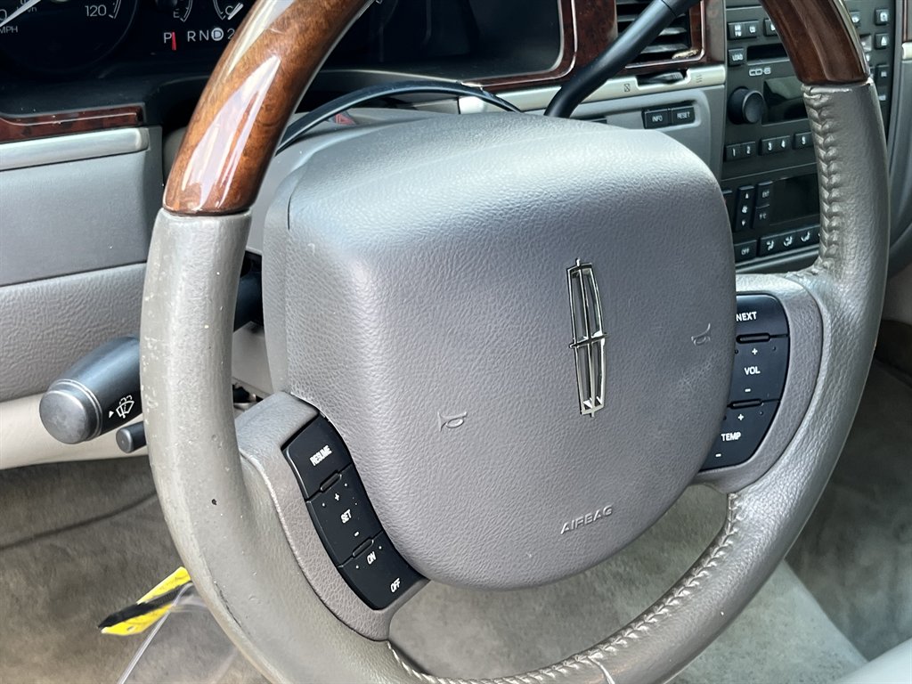 2006 Lincoln Town Car - $6,995