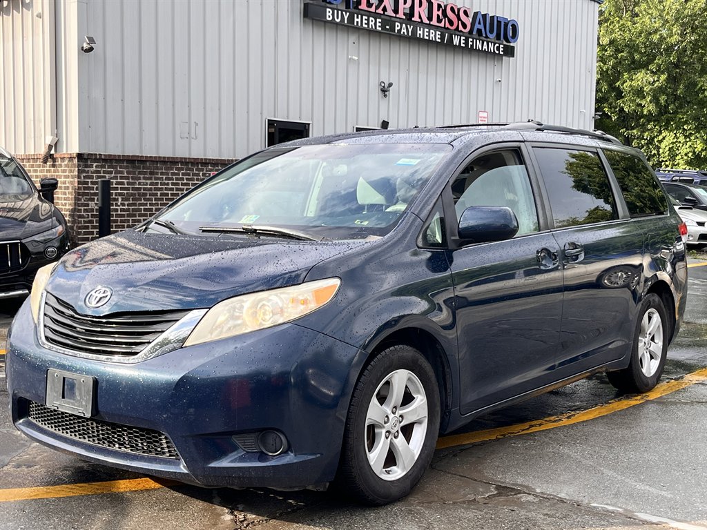 2012 Toyota Sienna - $8,995