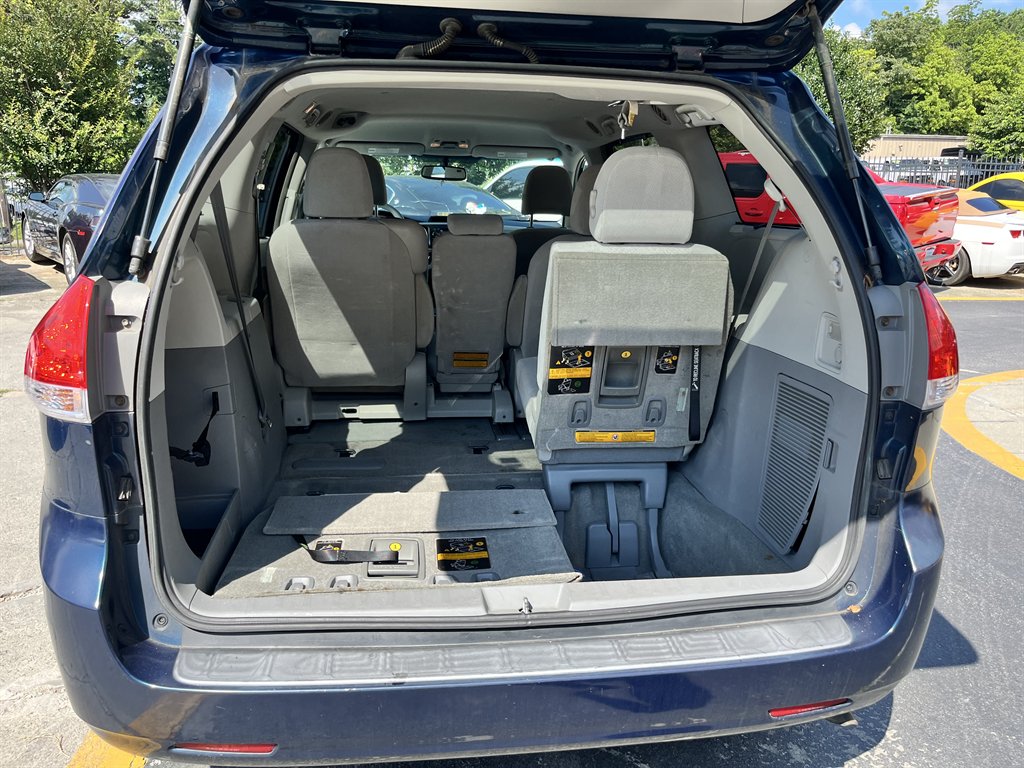 2012 Toyota Sienna - $8,995
