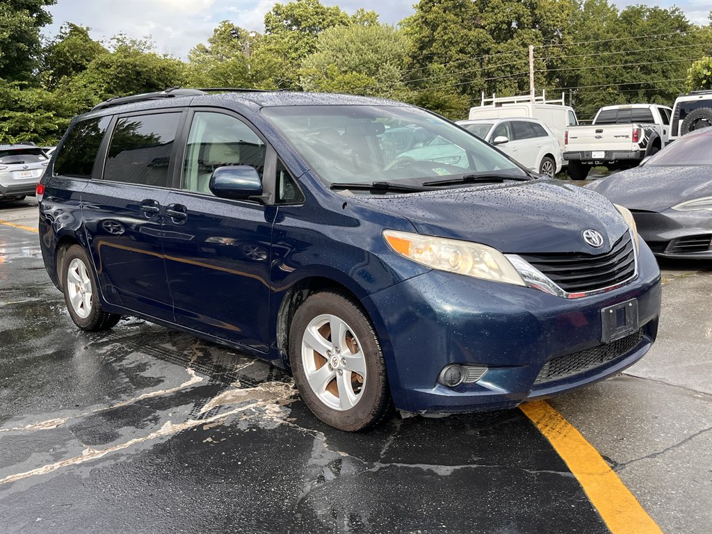 2012 Toyota Sienna - $8,995
