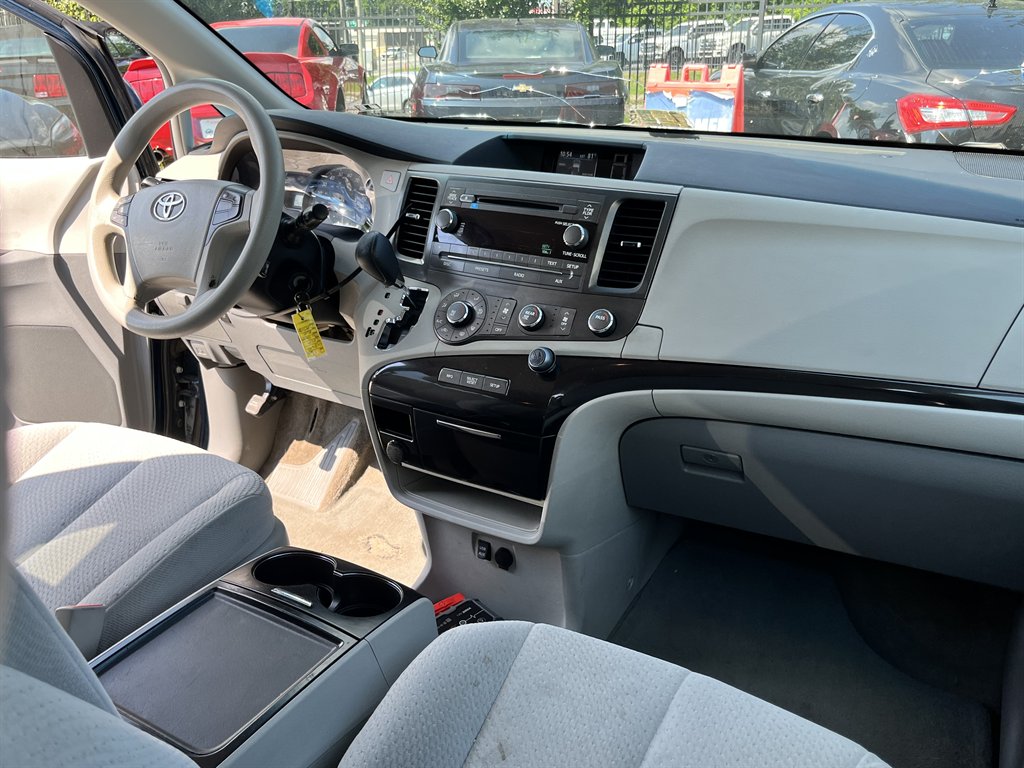 2012 Toyota Sienna - $8,995
