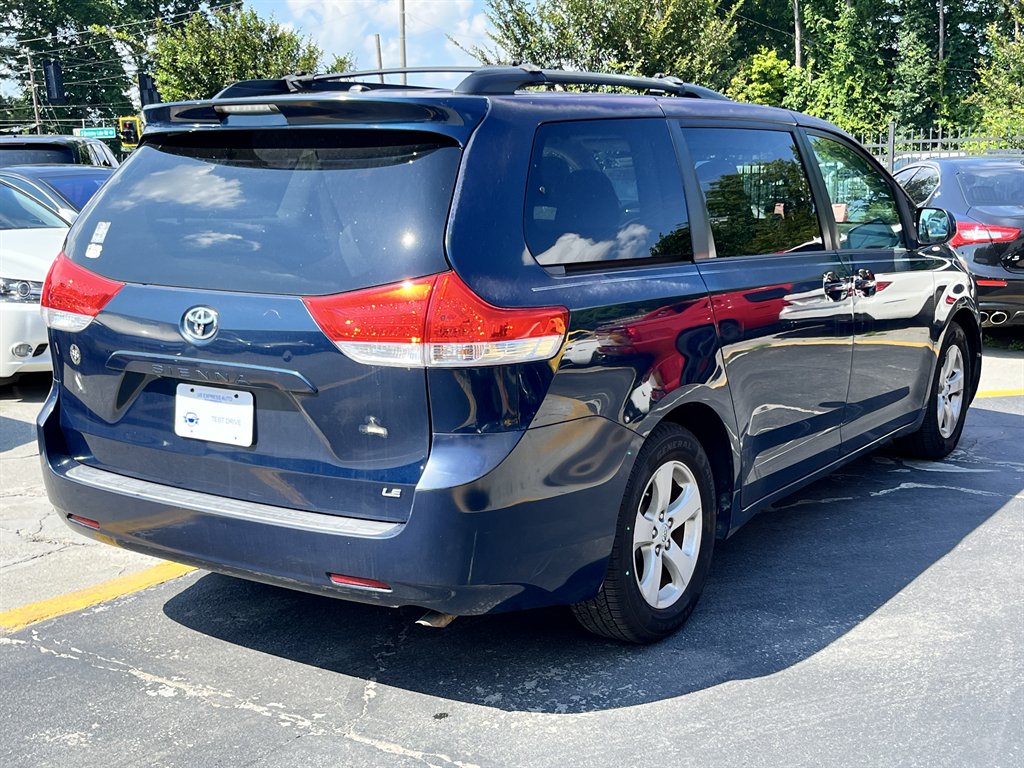 2012 Toyota Sienna - $8,995