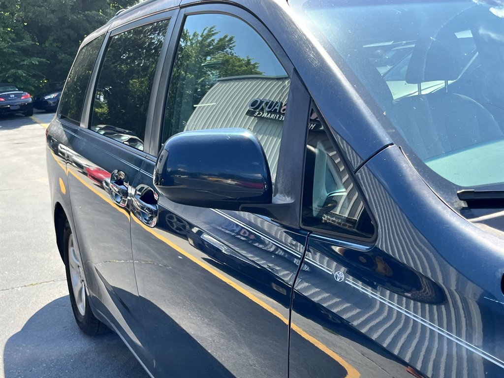 2012 Toyota Sienna - $8,995