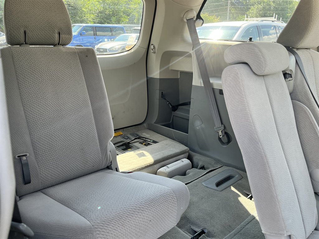 2012 Toyota Sienna - $8,995