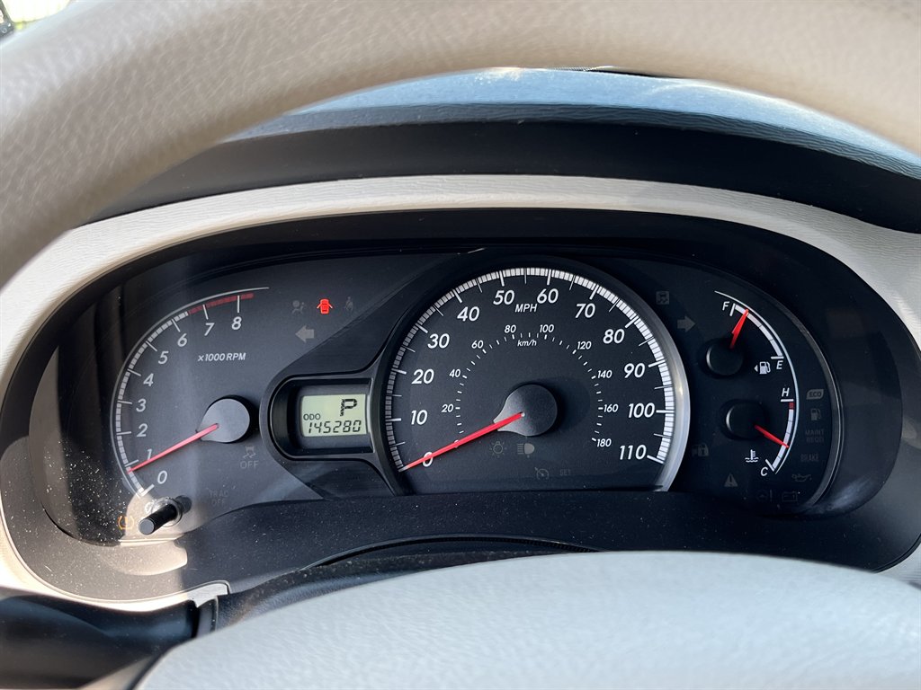 2012 Toyota Sienna - $8,995