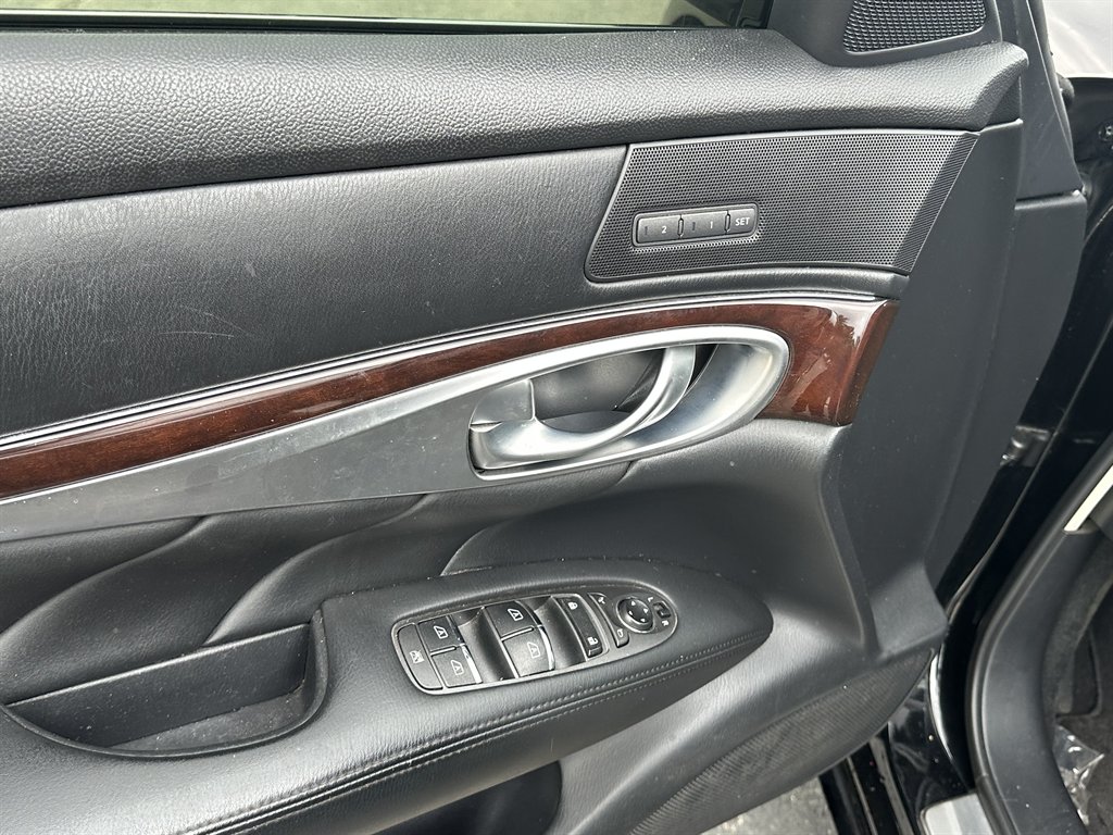 2012 INFINITI M - $7,995