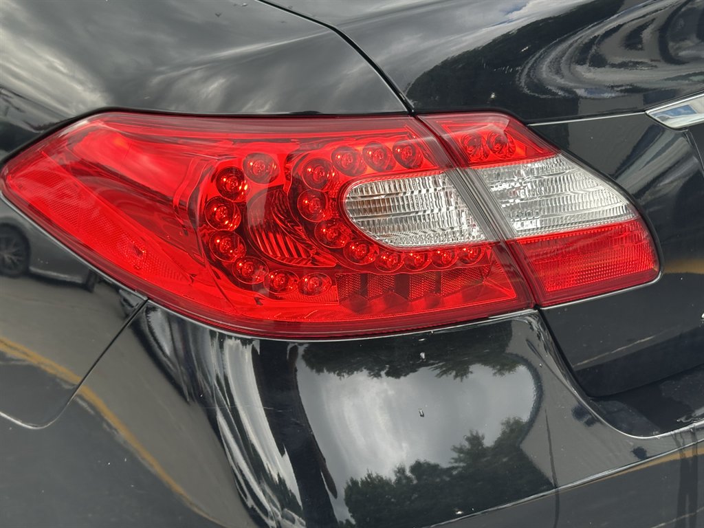 2012 INFINITI M - $7,995