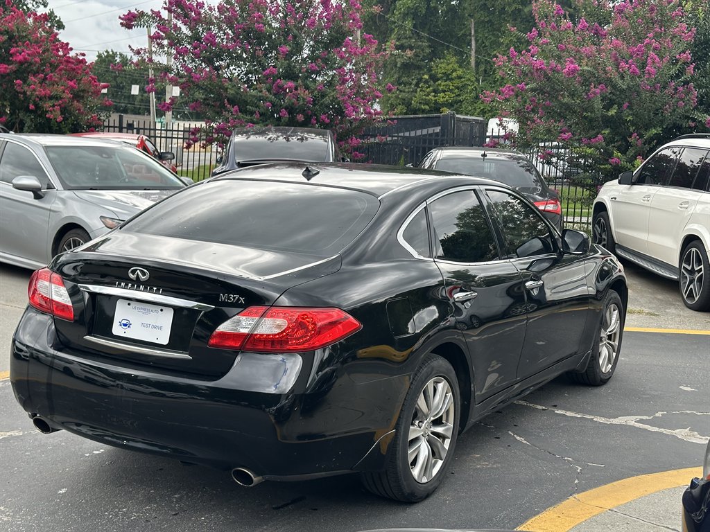 2012 INFINITI M - $7,995