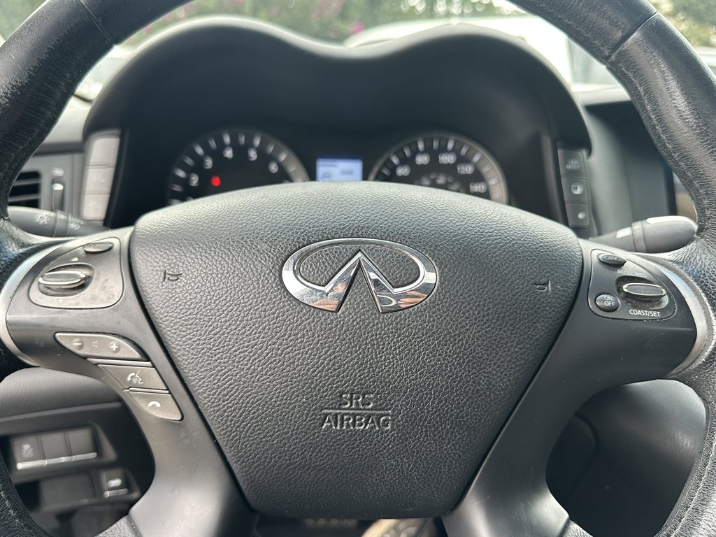 2012 INFINITI M - $7,995