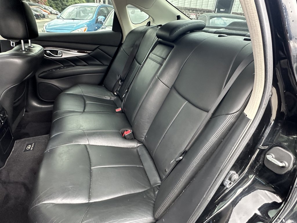 2012 INFINITI M - $7,995