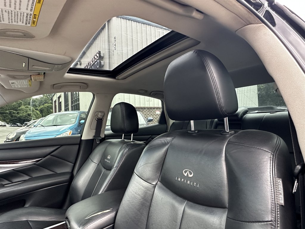 2012 INFINITI M - $7,995