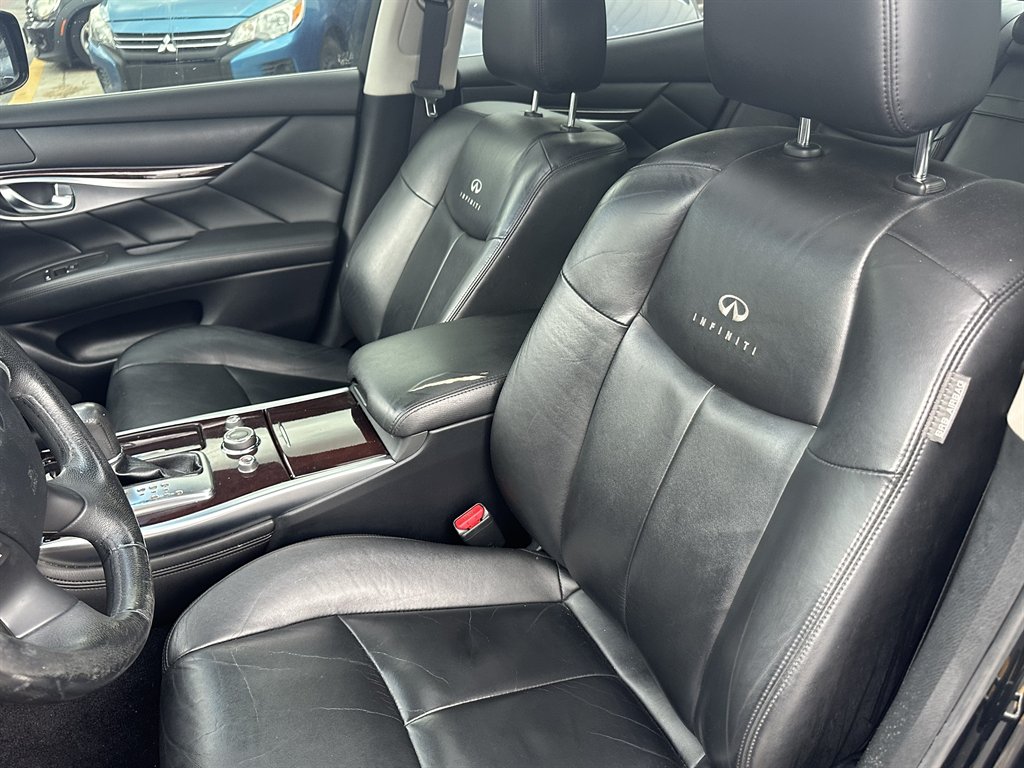 2012 INFINITI M - $7,995