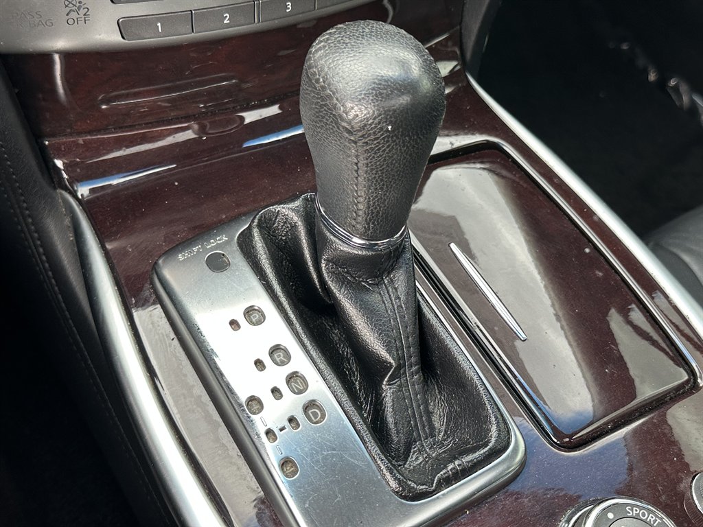 2012 INFINITI M - $7,995