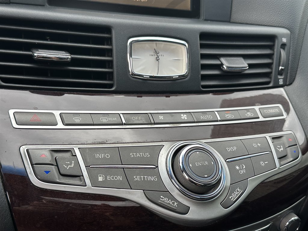 2012 INFINITI M - $7,995
