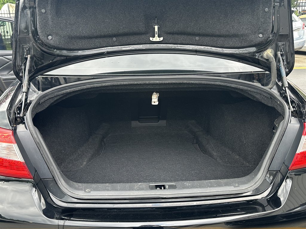 2012 INFINITI M - $7,995