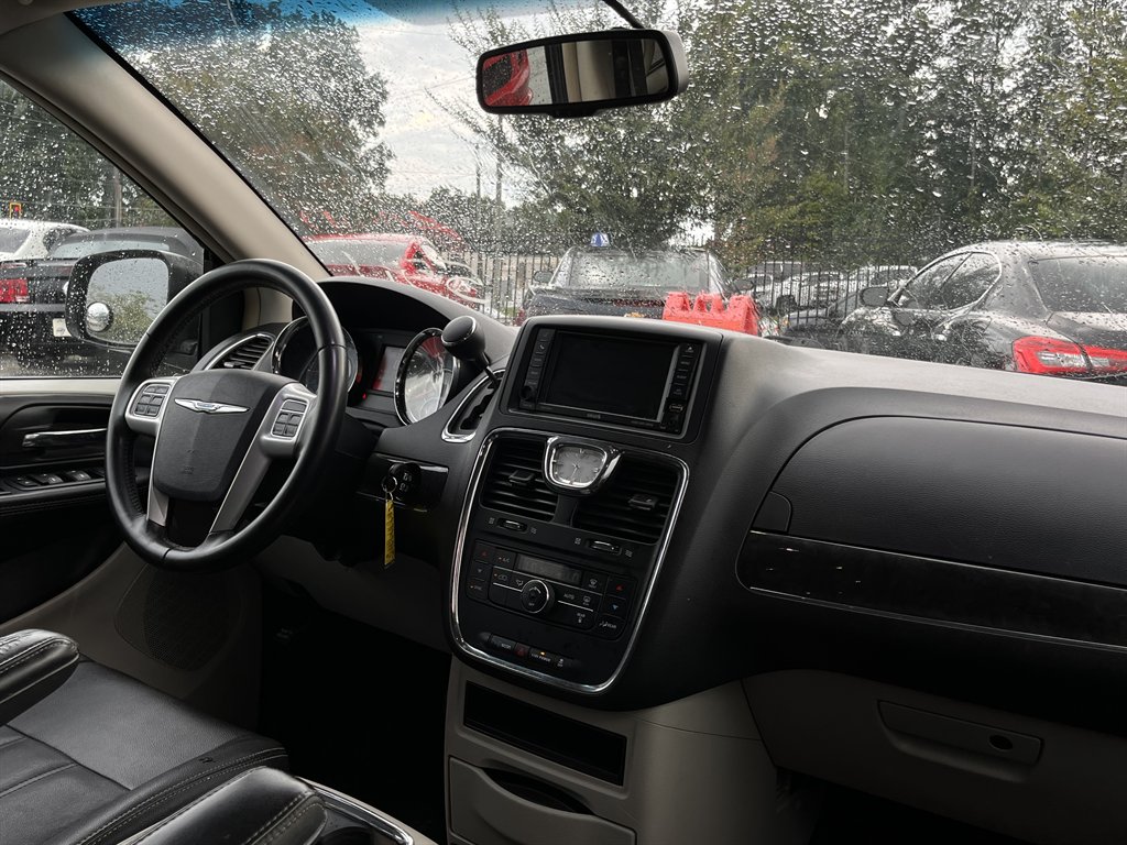 2016 Chrysler Town & Country - $6,995
