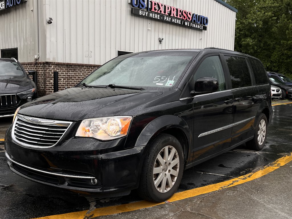 2016 Chrysler Town & Country - $6,995