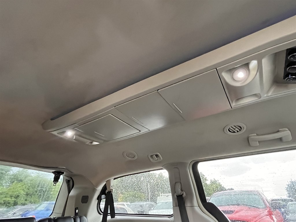2016 Chrysler Town & Country - $6,995