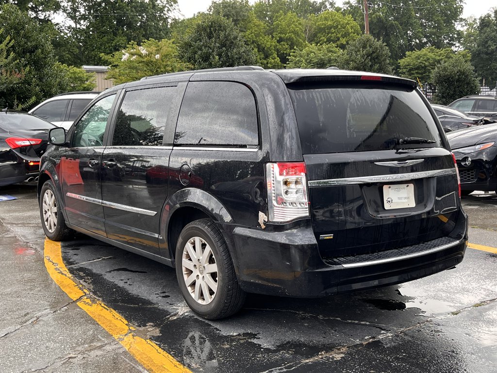 2016 Chrysler Town & Country - $6,995