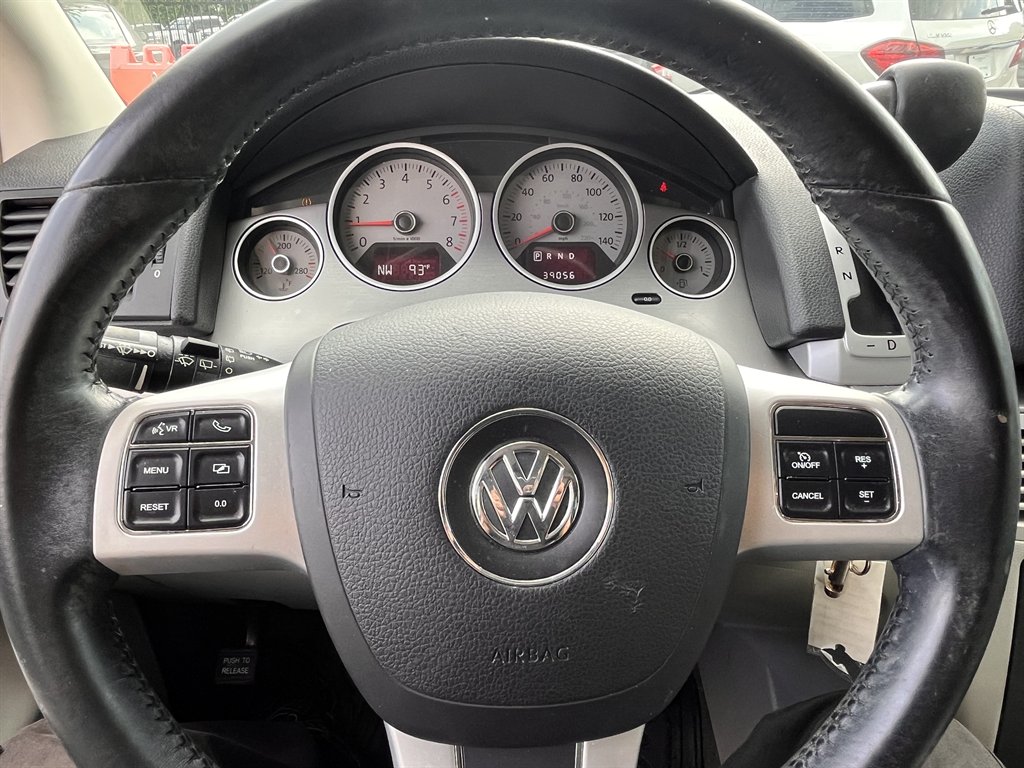 2011 Volkswagen Routan - $10,995