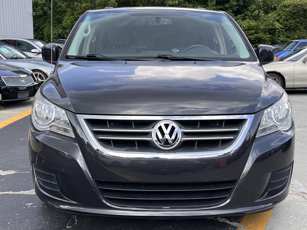 2011 Volkswagen Routan - $10,995