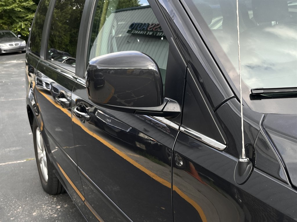 2011 Volkswagen Routan - $10,995
