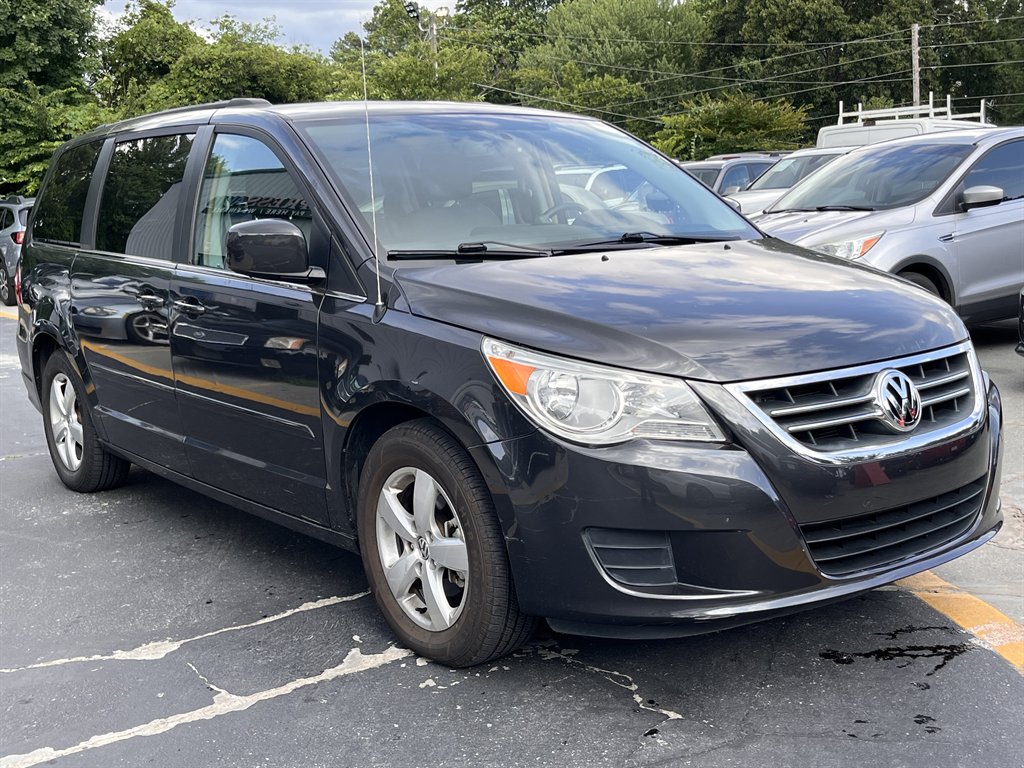 2011 Volkswagen Routan - $10,995