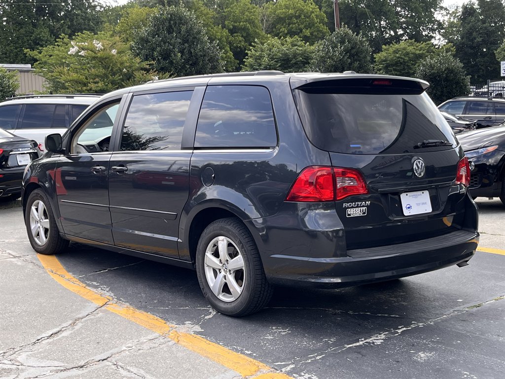 2011 Volkswagen Routan - $10,995