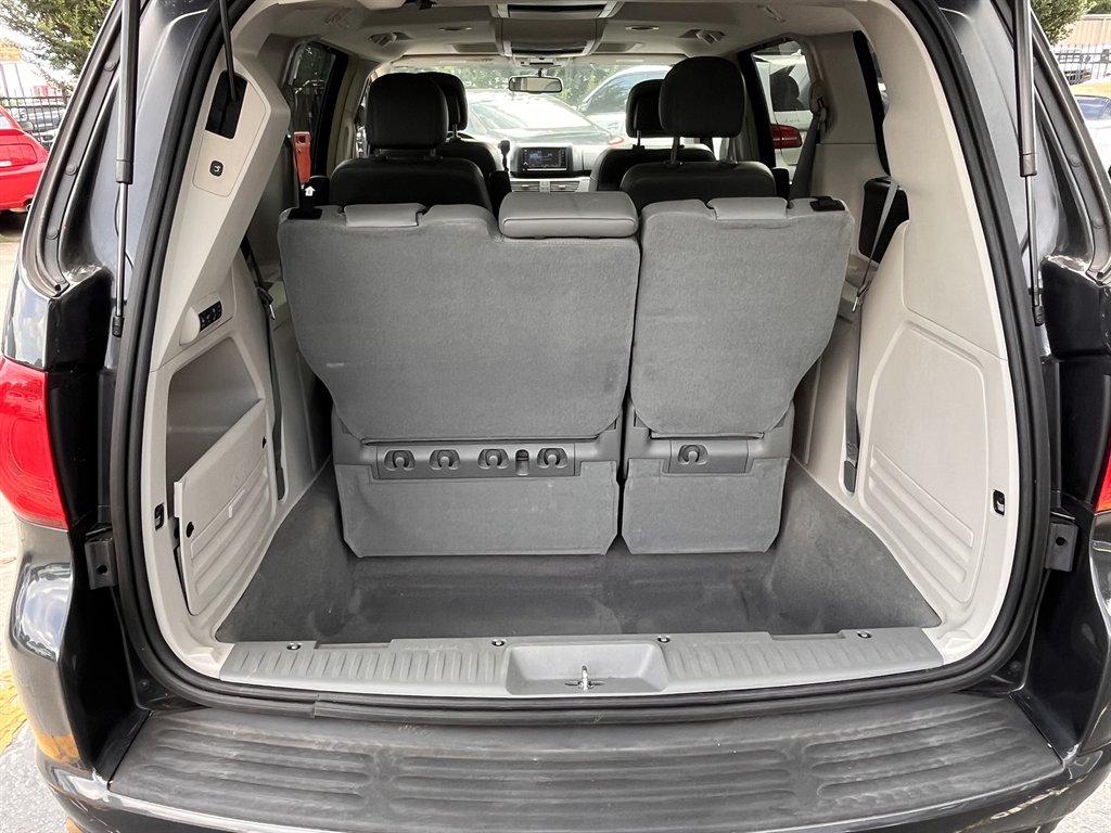 2011 Volkswagen Routan - $10,995