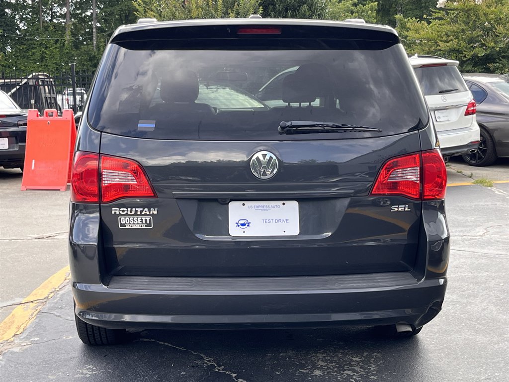 2011 Volkswagen Routan - $10,995