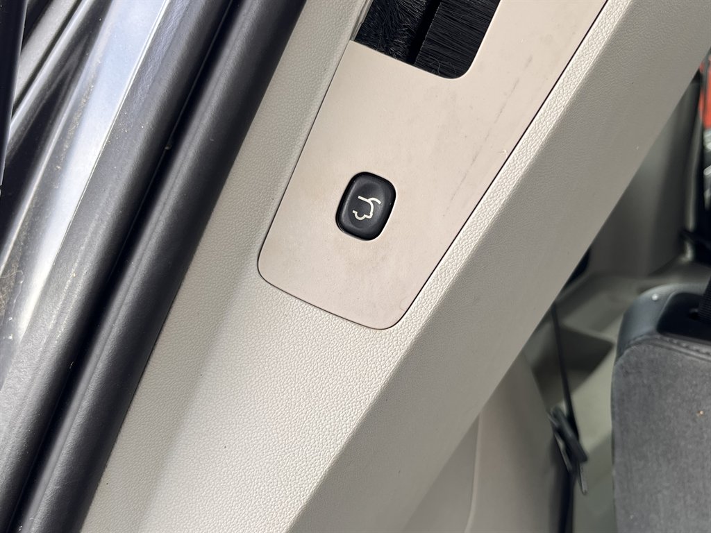 2011 Volkswagen Routan - $10,995