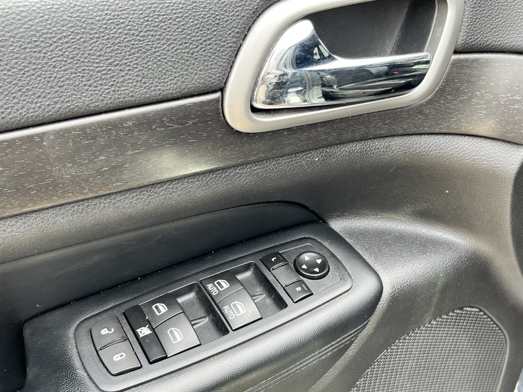 2017 Jeep Cherokee - $9,995