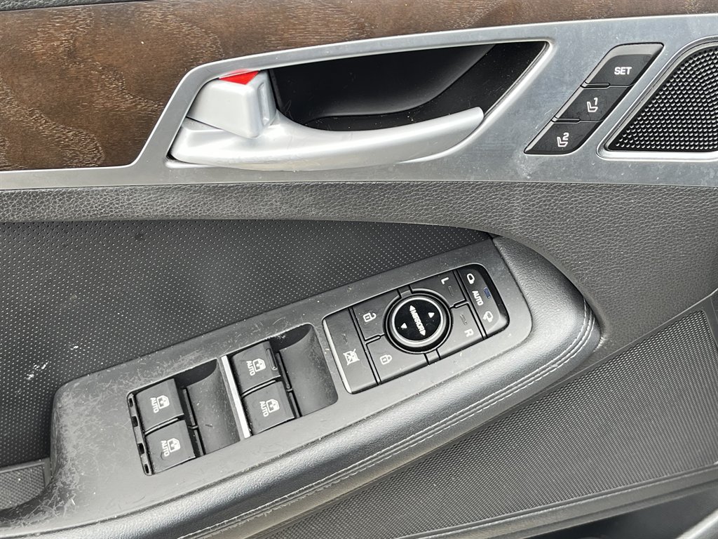 2015 Hyundai Genesis - $8,995