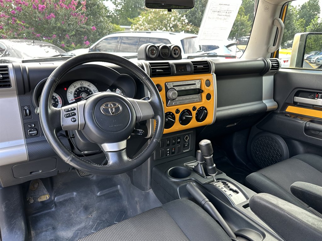 2007 Toyota FJ Cruiser - $10,275