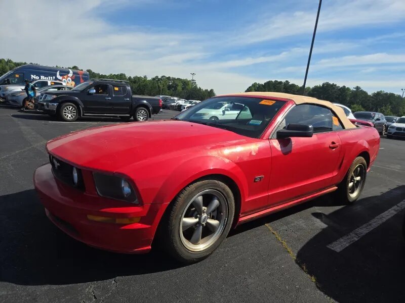 2005 Ford Mustang - $8,295
