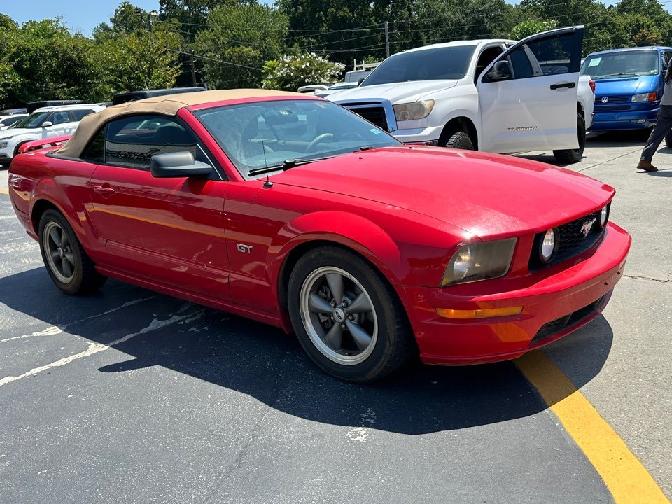 2005 Ford Mustang - $8,295