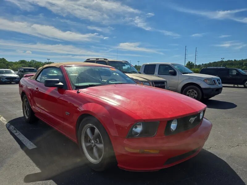 2005 Ford Mustang - $8,295